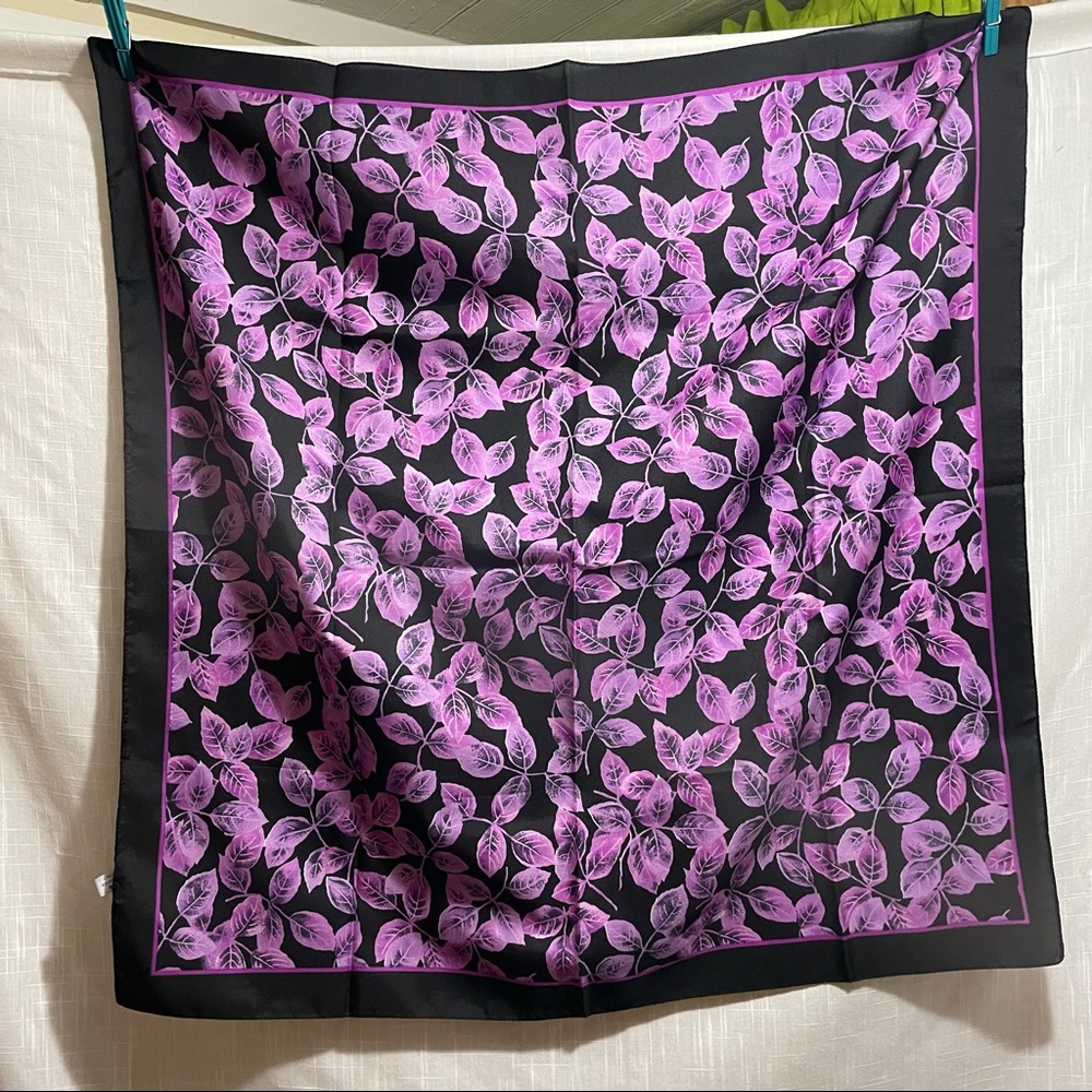 Purple leaves scarf